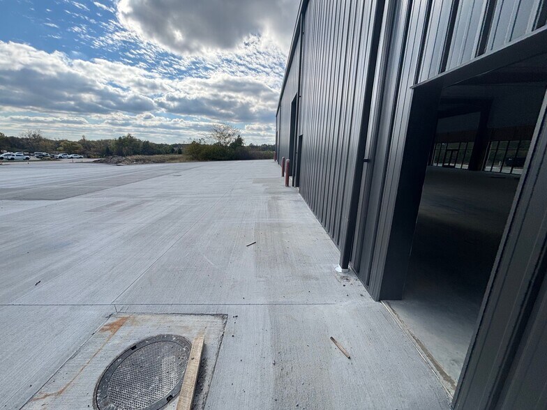 More Photos Of S Highway 63, Columbia General Retail For Lease