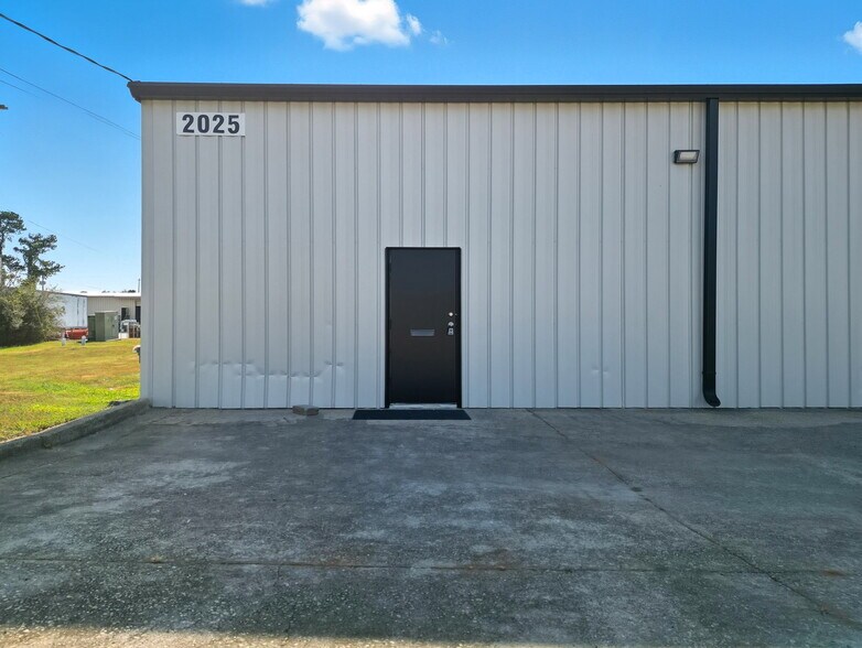 More Photos Of 2025 Marshall Huff Rd, Dallas Warehouse For Sale
