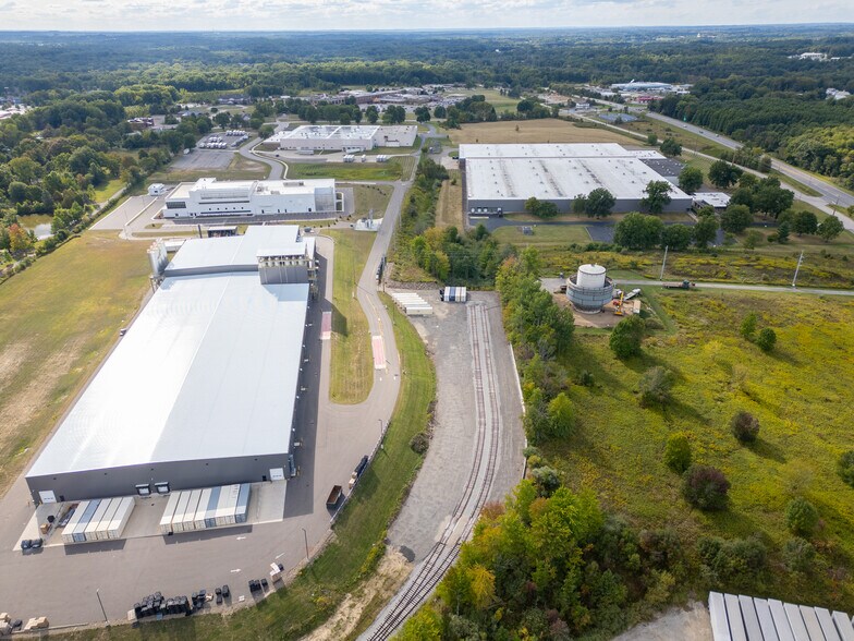 More Photos Of 6800 N Chestnut St, Ravenna Warehouse For Sale