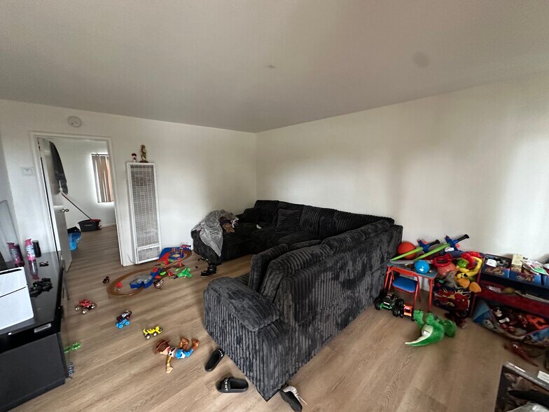 More Photos Of 2550 35th Ave, Oakland Apartments For Sale