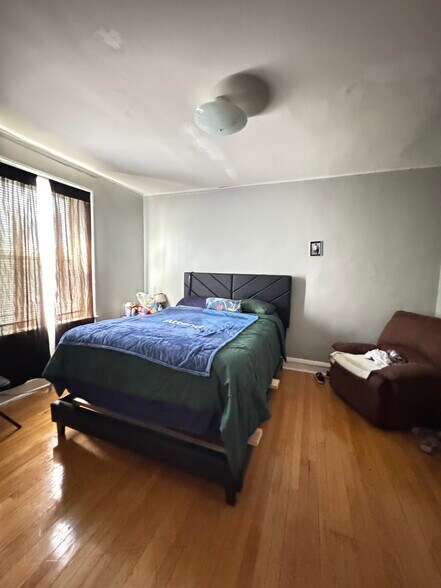 More Photos Of 7914 S Dobson Ave, Chicago Apartments For Sale