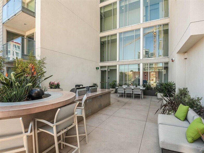More Photos Of 1110 F St, San Diego Apartments For Lease