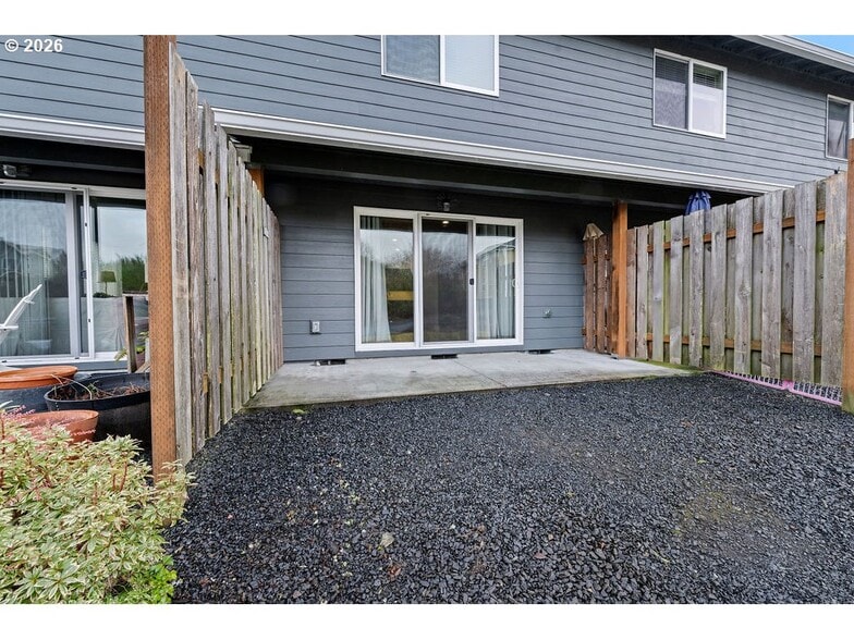 More Photos Of 1524 SE Honeysuckle Loop, Warrenton Apartments For Sale