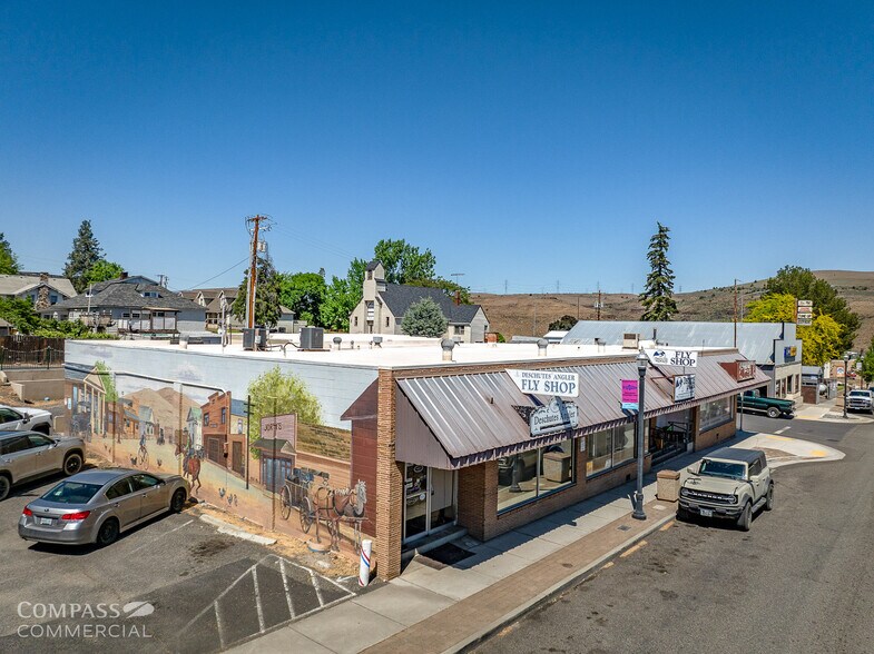 Primary Photo Of 502 Deschutes Ave, Maupin General Retail For Sale