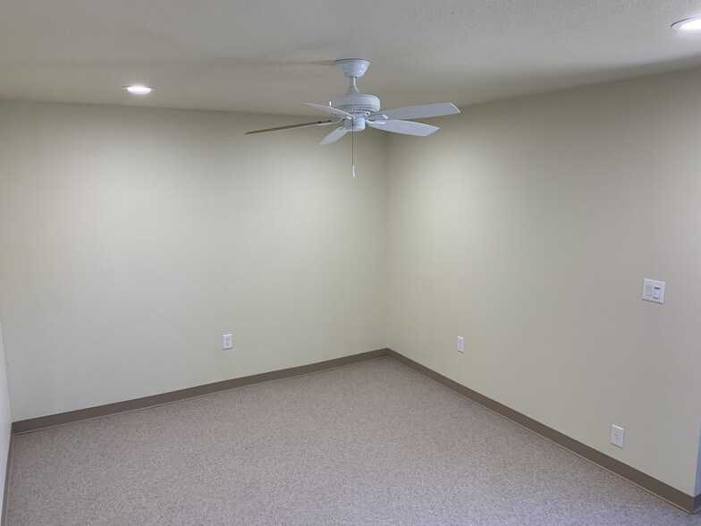 More Photos Of 2761 S Great Southwest Pkwy, Grand Prairie Distribution For Lease