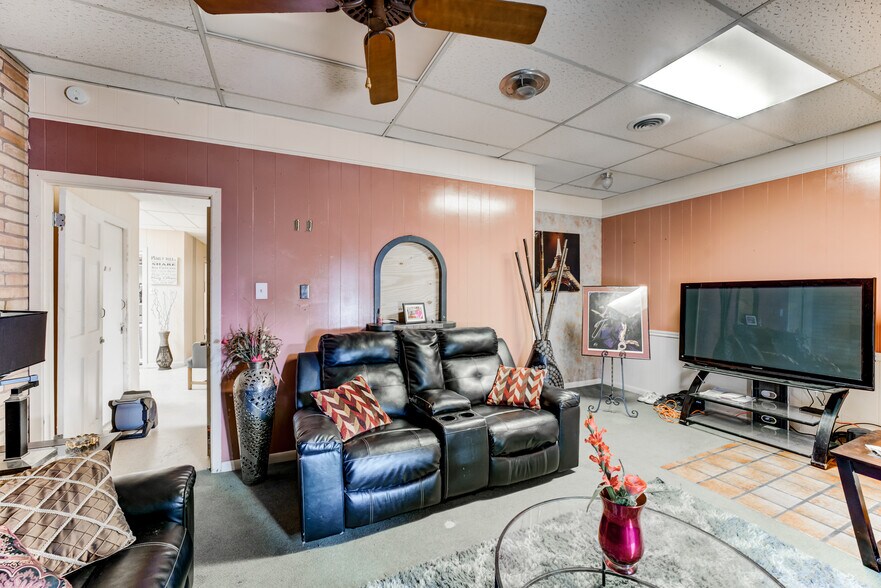 More Photos Of 811 N Travis St, Liberty Apartments For Sale