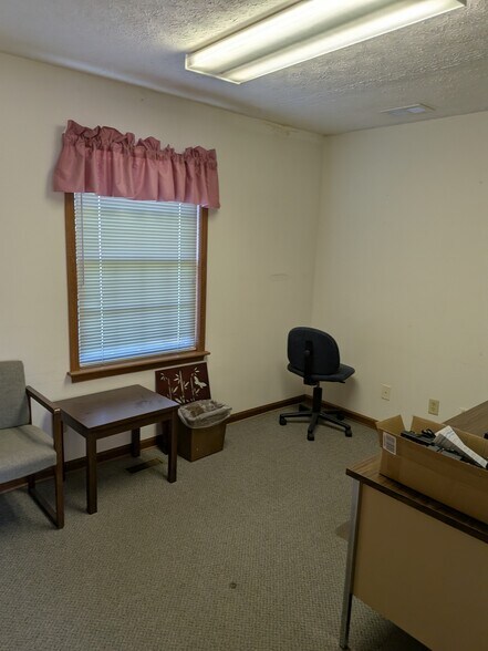 More Photos Of 380 Browns Ln, Coshocton Office For Lease