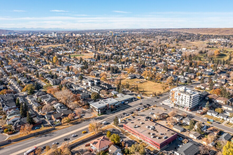 More Photos Of 1507 20 Av NW, Calgary Freestanding For Sale
