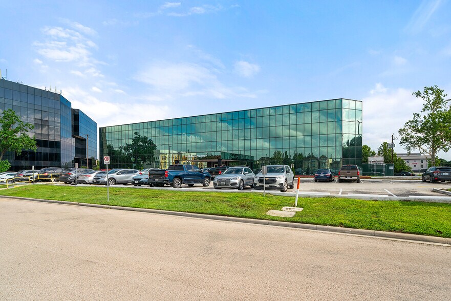 More Photos Of 5151 Katy Fwy, Houston Medical For Lease
