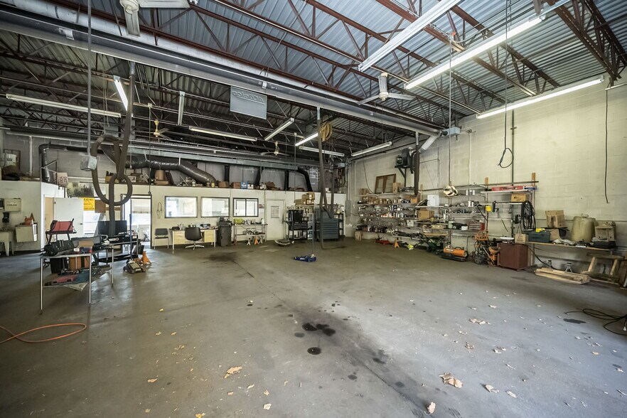 More Photos Of 3444 N Lindbergh Blvd, Saint Ann General Retail For Sale