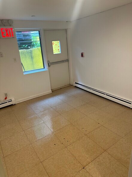 More Photos Of 7314 Yellowstone Blvd, Forest Hills Storefront Retail Residential For Lease