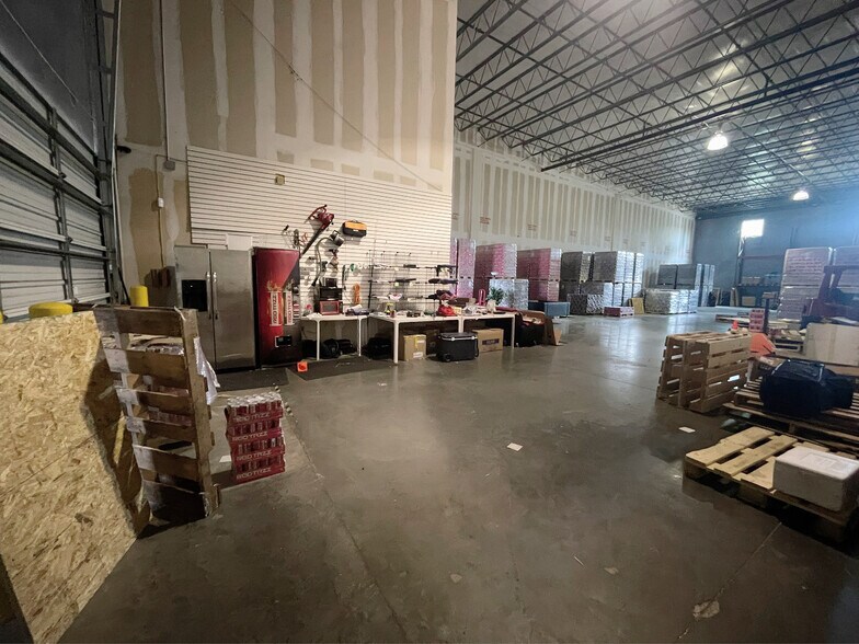 More Photos Of 1700 35th St, Orlando Warehouse For Lease