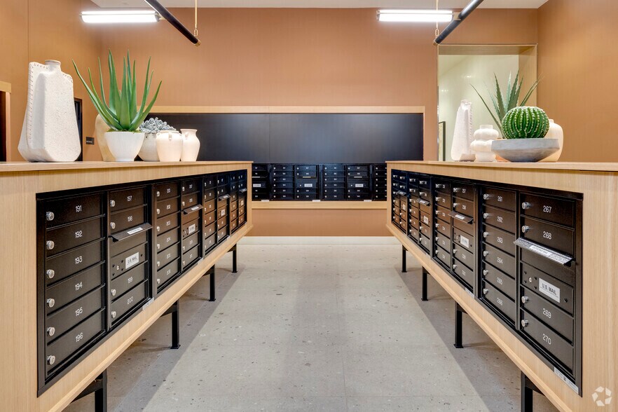 More Photos Of 817 N 6th St, Phoenix Apartments For Lease