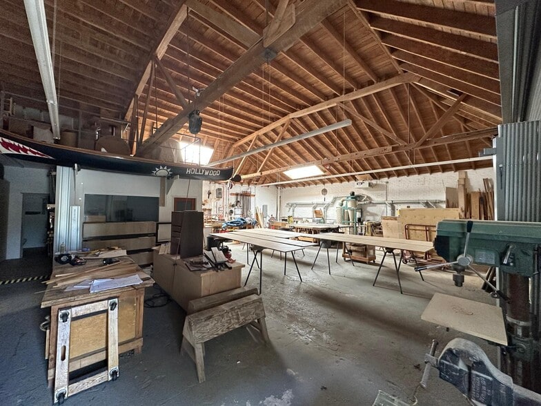 More Photos Of 1602 W 39th Pl, Los Angeles Warehouse For Lease
