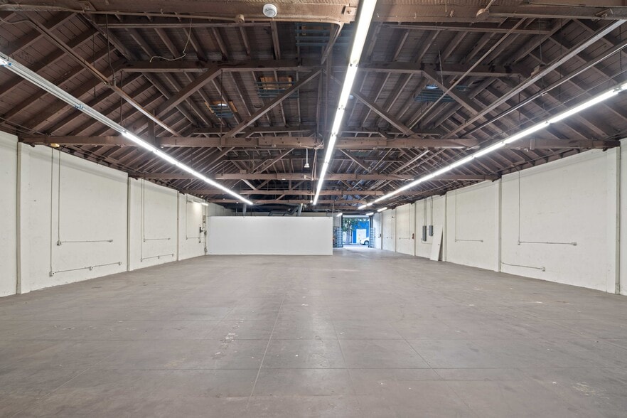 More Photos Of 215 W 15th St, Los Angeles Warehouse For Sale