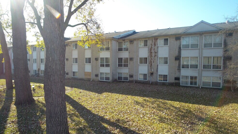 More Photos Of 23871 Fullerton St, Detroit Apartments For Sale
