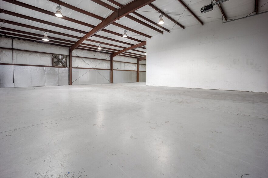 More Photos Of 2756 Broce Dr, Norman Warehouse For Lease