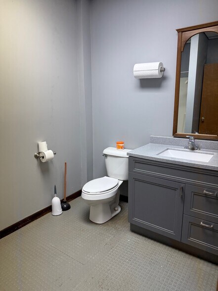 More Photos Of 1225 Channahon Rd, Joliet Warehouse For Lease