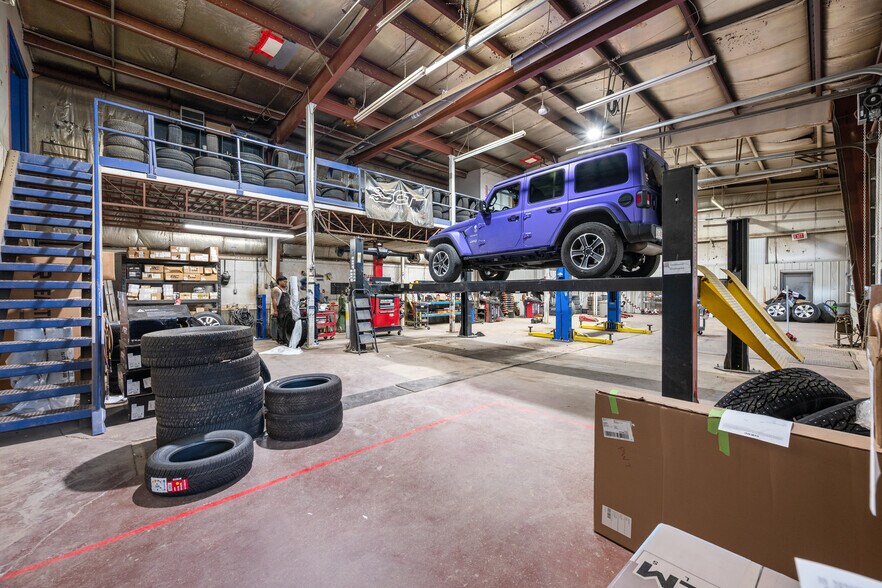 More Photos Of 5114 62 St, Lloydminster Warehouse For Sale