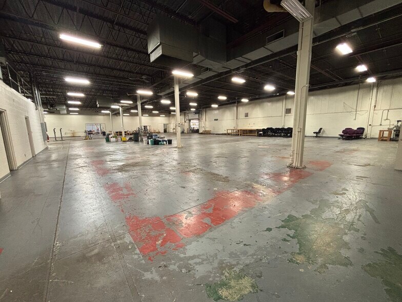 More Photos Of 1530 Progress Rd, Fort Wayne Manufacturing For Sale