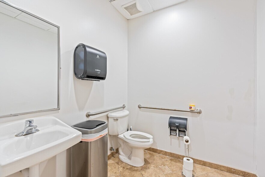 More Photos Of 8865 Commodity Cir, Orlando Office For Sale