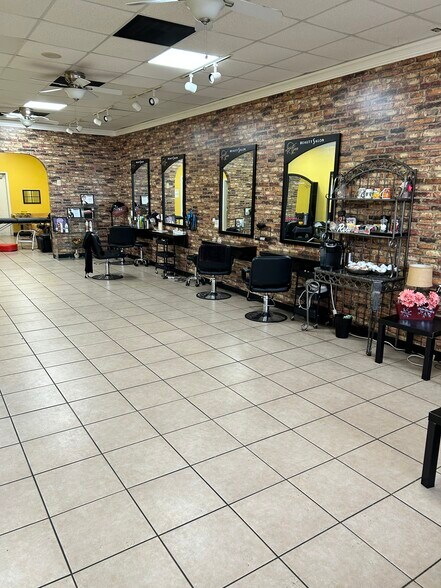 More Photos Of 815-825 Plantation Dr, Richmond Unknown For Lease