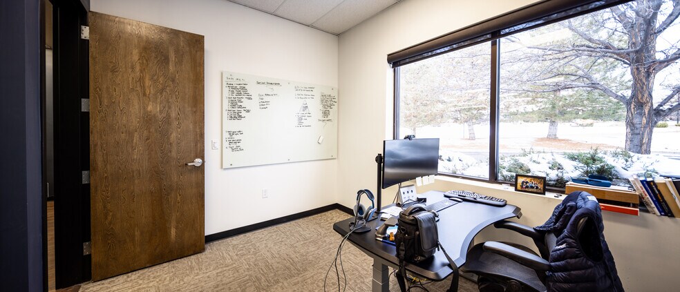 More Photos Of 6586 S Kenton St, Centennial Showroom For Lease