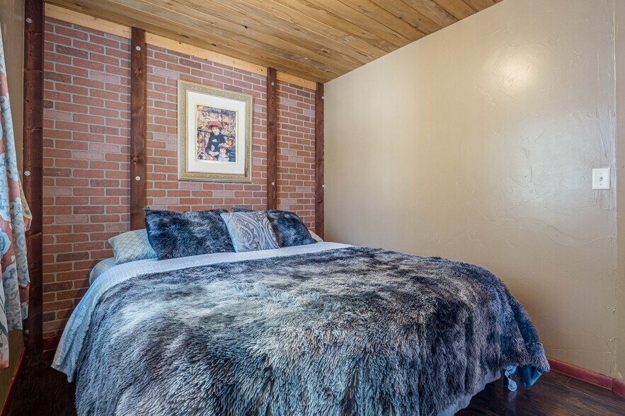 More Photos Of 21221 Baron Lake Dr, Cedaredge Hotel For Sale