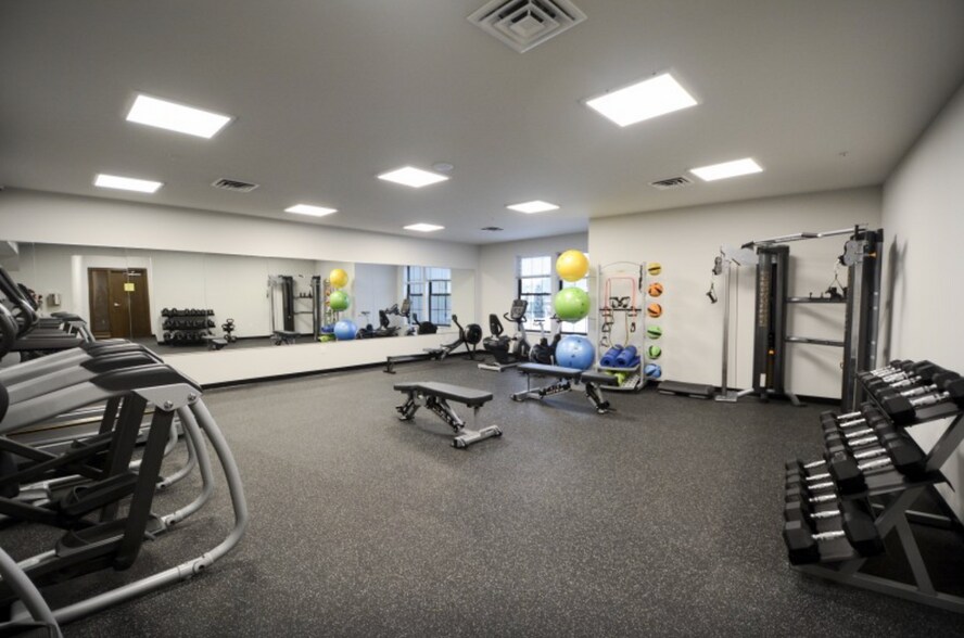 More Photos Of 171 S Fair Oaks, Madison Apartments For Lease