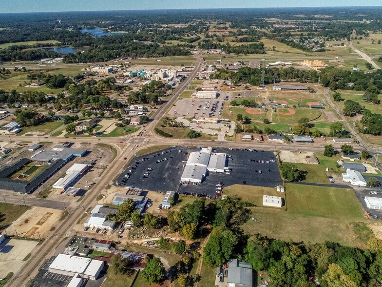 More Photos Of 1428 N Jefferson Ave, Mount Pleasant Freestanding For Sale