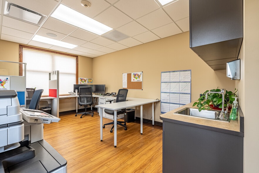 More Photos Of 16610 W 159th St, Lockport Medical For Sale