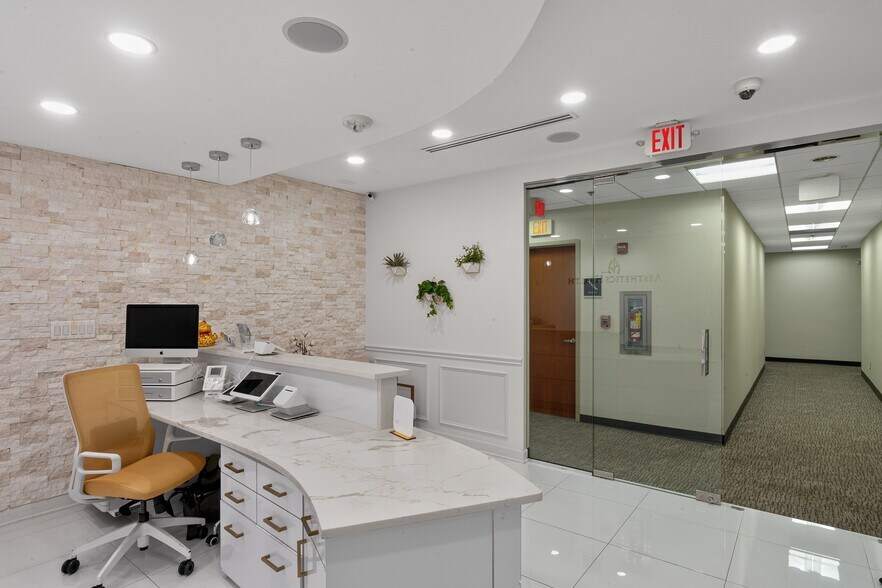 More Photos Of 7601 Lewinsville Rd, McLean Medical For Sale