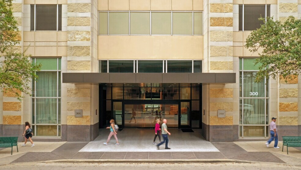 More Photos Of 300 W 6th St, Austin Office For Lease