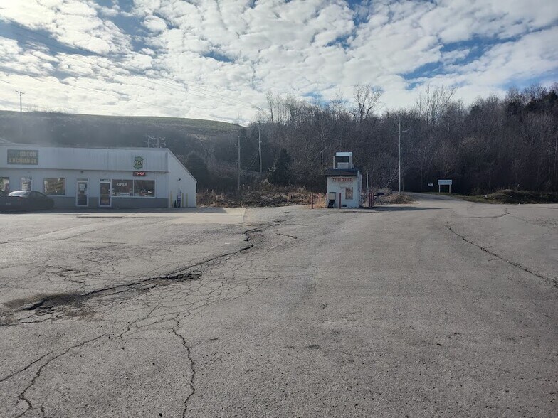 More Photos Of 23 Cedar Point Dr, Owingsville Freestanding For Lease