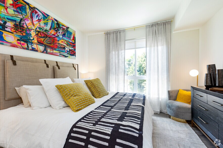 More Photos Of 1331 N Cahuenga Blvd, Los Angeles Apartments For Lease