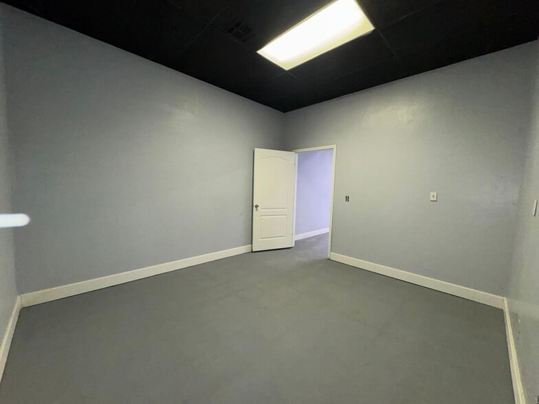 More Photos Of 438 S Main St, Mcalester Auto Repair For Sale