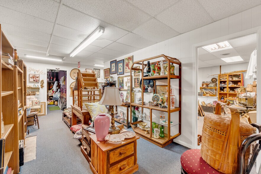 More Photos Of 112 N Orange St, Fredericksburg Storefront Retail Office For Sale