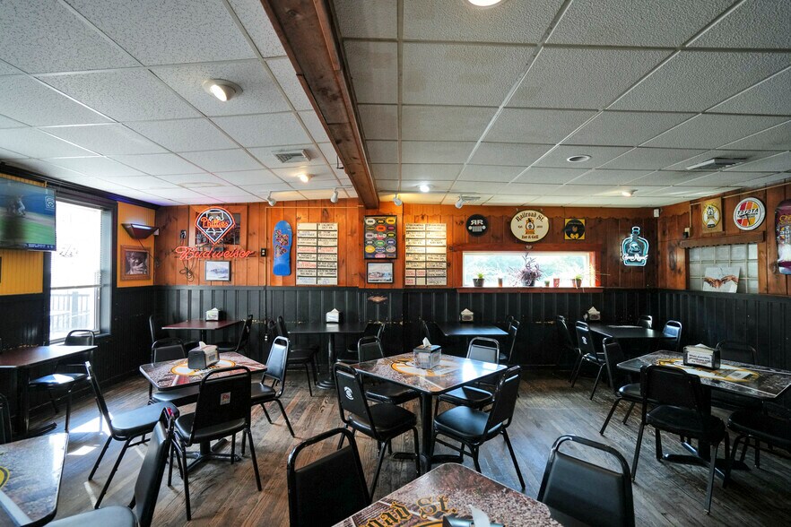 More Photos Of 36 Railroad St, Linfield Restaurant For Sale