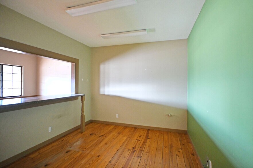 More Photos Of 1642 FM 2673, Canyon Lake Storefront Retail Office For Lease