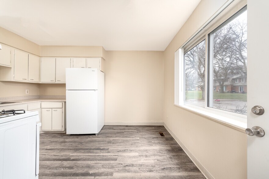 More Photos Of 1001-1003 Vincent Ct, Lansing Apartments For Sale