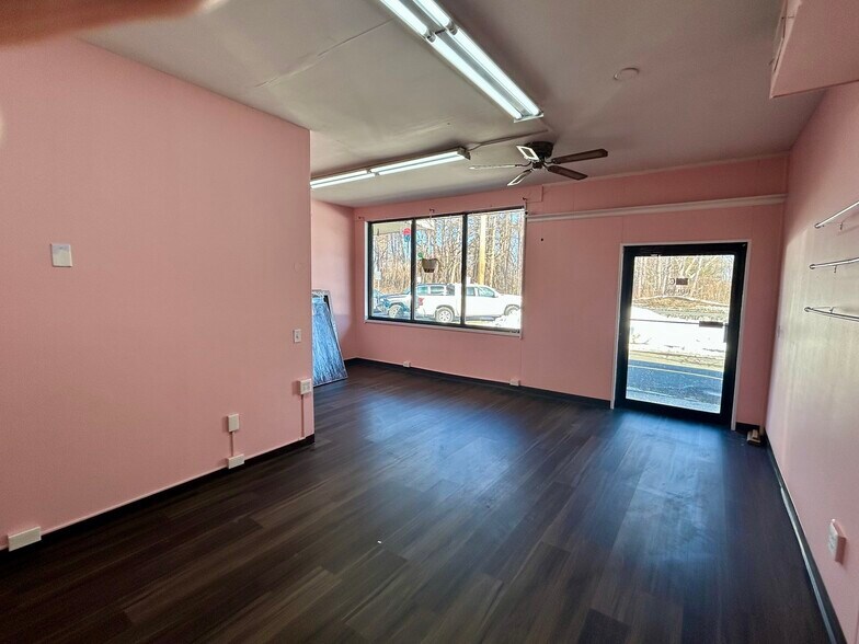 More Photos Of 141 Damon Rd, Northampton Storefront For Lease