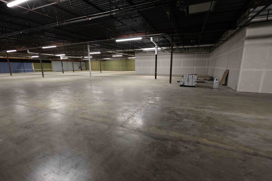 More Photos Of 831-923 W Clairemont Ave, Eau Claire Storefront For Lease