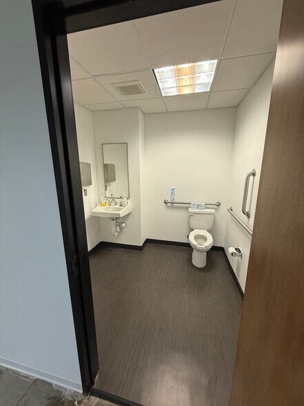 More Photos Of 900 17th St NW, Washington Office For Lease