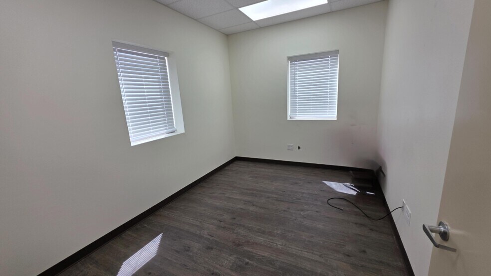 More Photos Of 8211 E County Road 62, Midland Warehouse For Sale