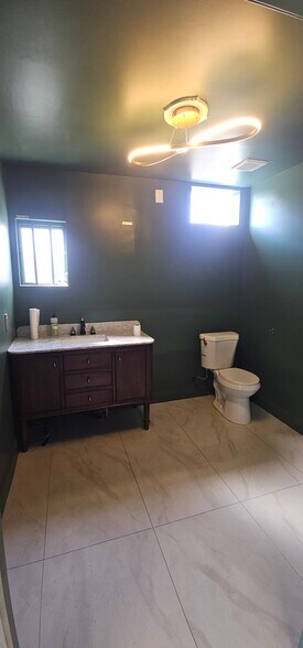 More Photos Of 211 SE 9th Ave, Boynton Beach Light Manufacturing For Lease