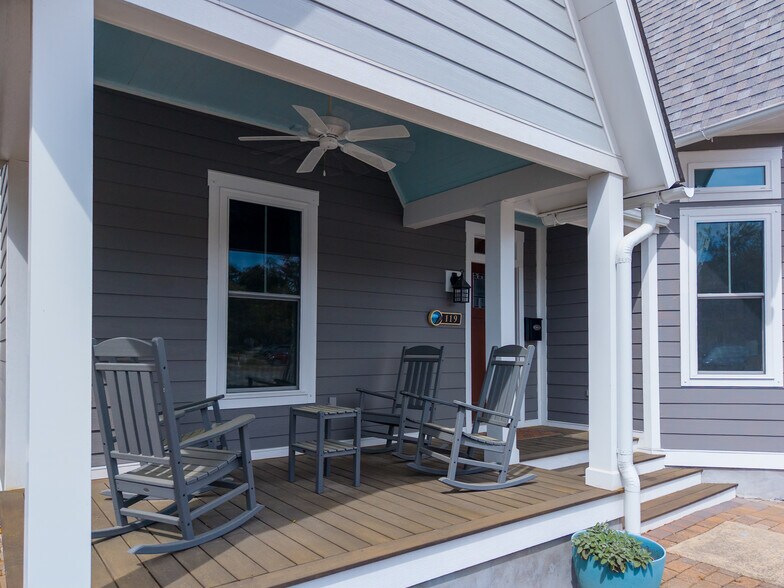 More Photos Of 119 N Davis St, Southport Hospitality For Sale