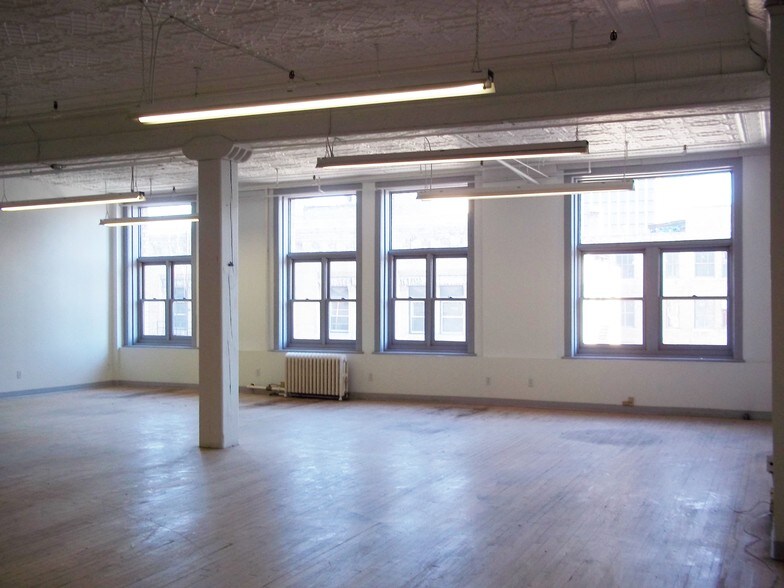 More Photos Of 54-70 Arthur St, Winnipeg Loft Creative Space For Lease