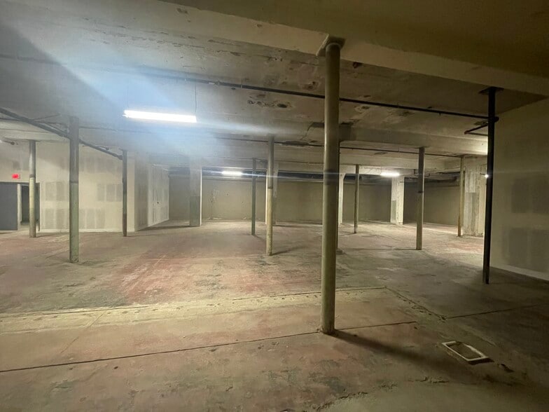 More Photos Of 640 C St, San Diego General Retail For Lease