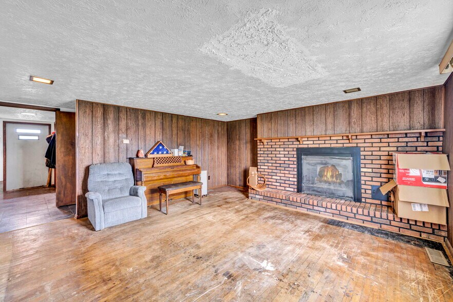 More Photos Of 40980 Butternut Park Ct, Elyria Specialty For Sale
