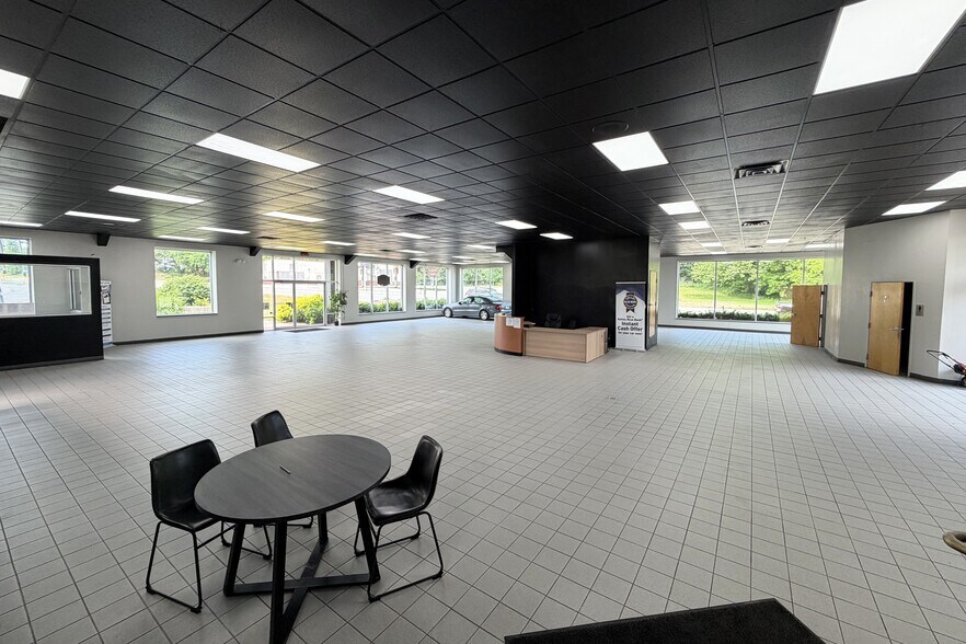 More Photos Of 301 N 9th St, Stroudsburg Auto Dealership For Lease